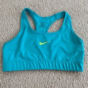 Nike sports bra M